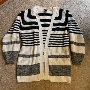 Daytrip Buckle brand black/cream cardigan sweater